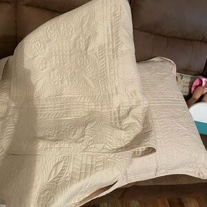 Cream Quilted Floral Bedspread - Classic Home Bedding
